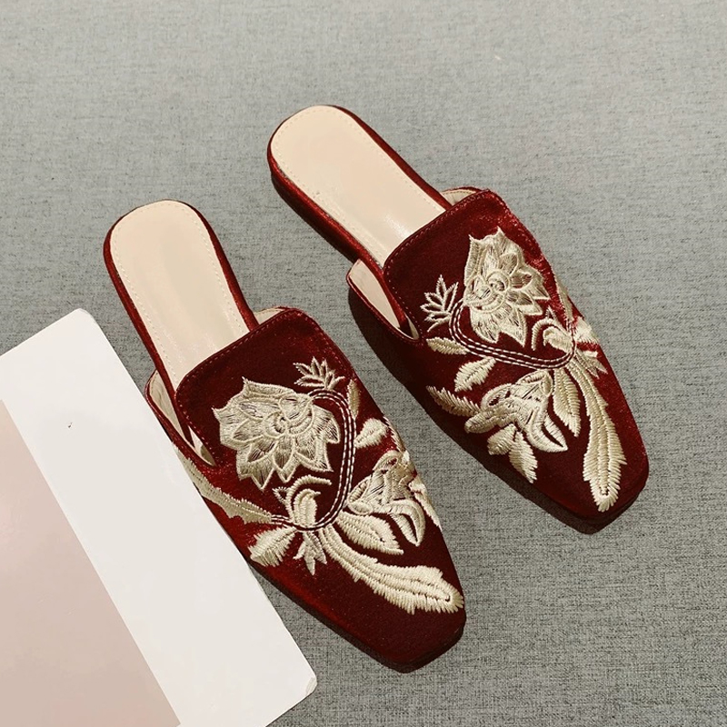 Embroidery Design Free - 2026 New Womens Shoe Retro Embroidery